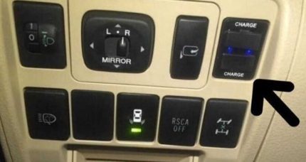 شاحن USB لجميع سيارات تويوتا